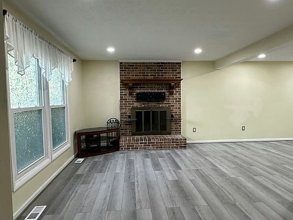 2nd image of 8401 Bella Vista Ter
