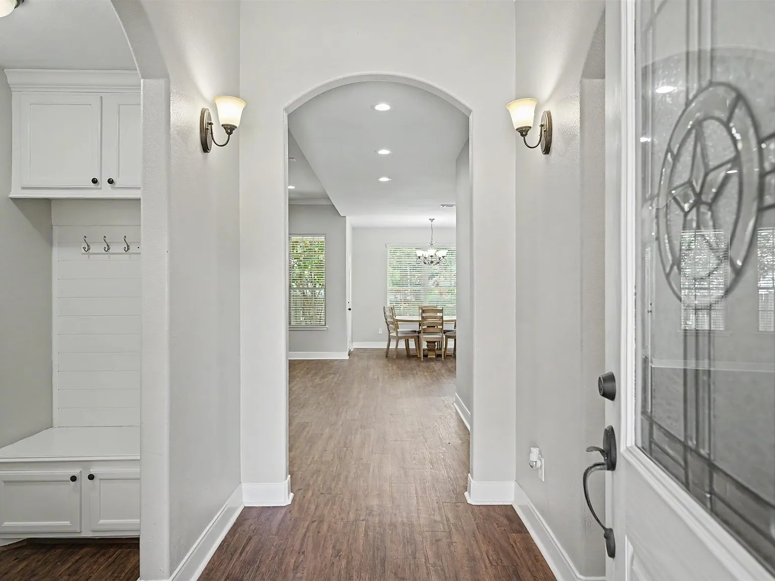 4 bed, 3.0 bath, 2046 sqft, $2,300 — Photo 3