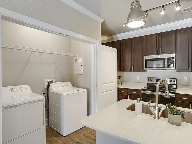 Creekside Crossing Apartments — Photo 7