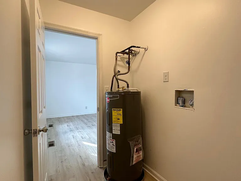 104 Durham Dr — Photo 22