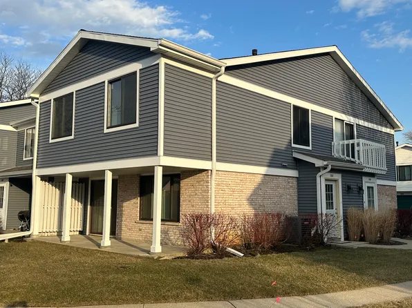 388 Pierce Ct, Vernon Hills, IL 60061