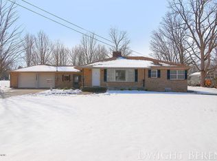 2392 Bauer Rd, Jenison, MI 49428