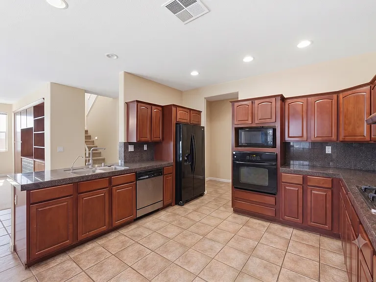 4501 Thoroughbred Ct — Photo 8