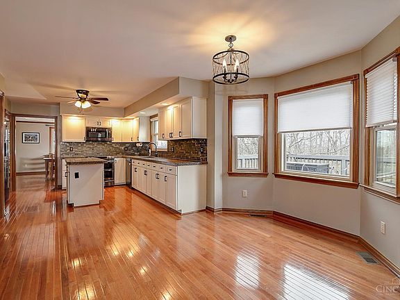 3rd image of 10950 Kristiridge Dr