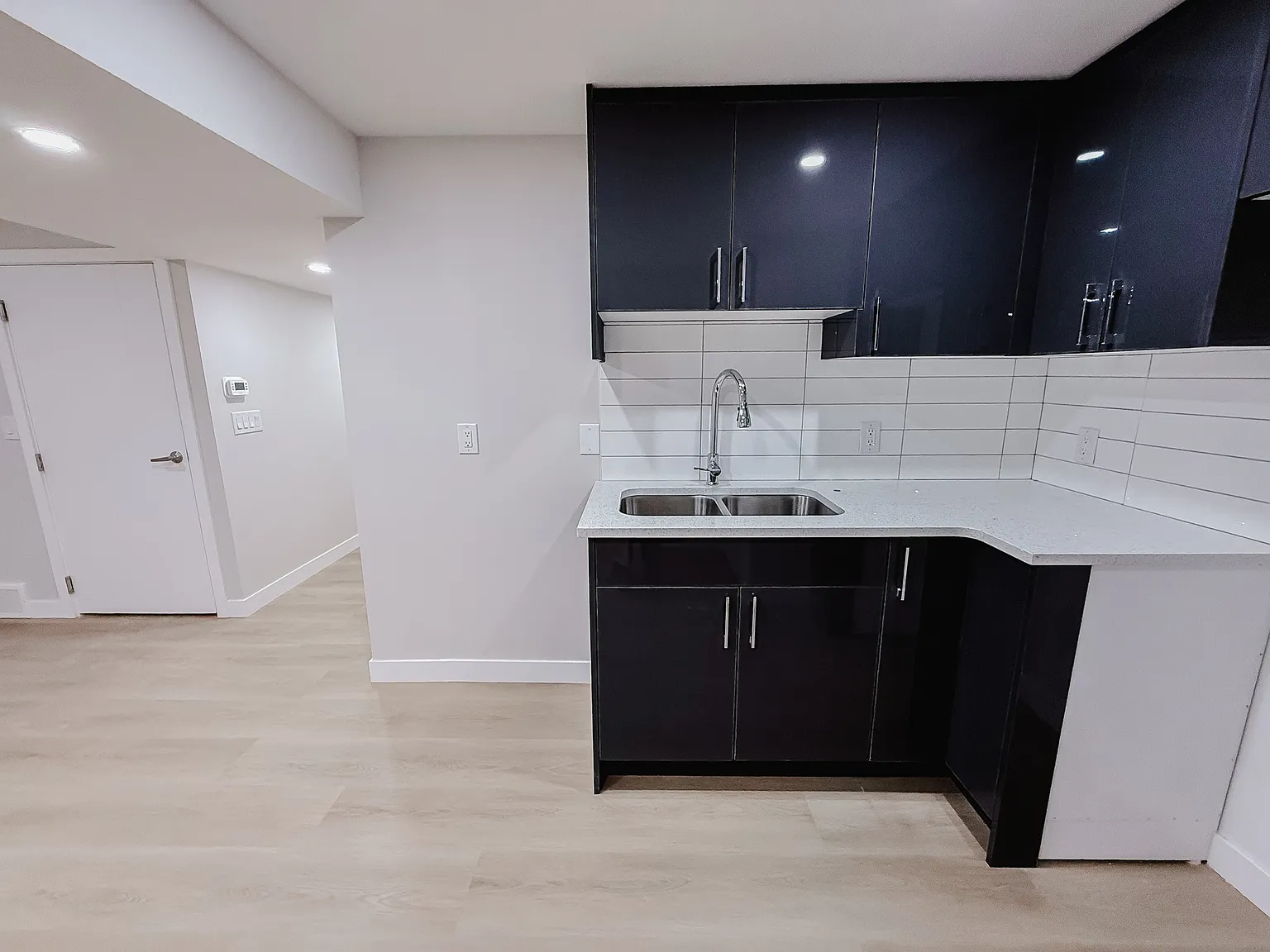 612 56 Avenue SW, Calgary, AB - Lower — Photo 4