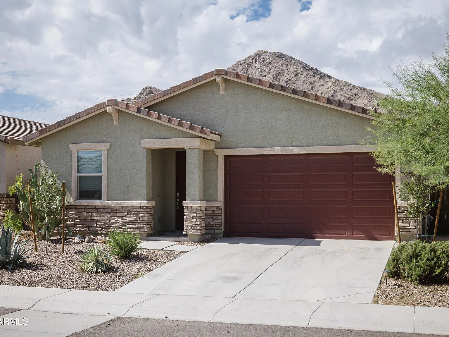 4 bed, 3.0 bath, 2027 sqft, $2,100 — Photo 1