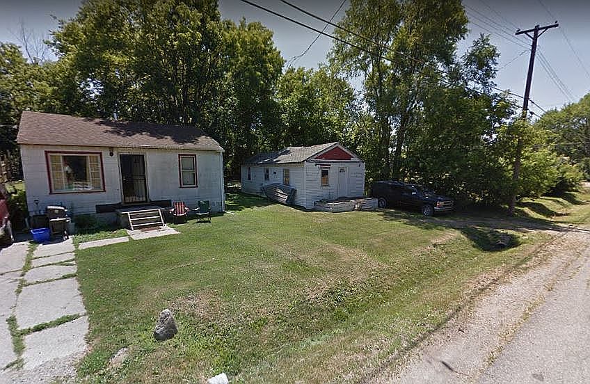 2nd image of 1119 Dowagiac Ave