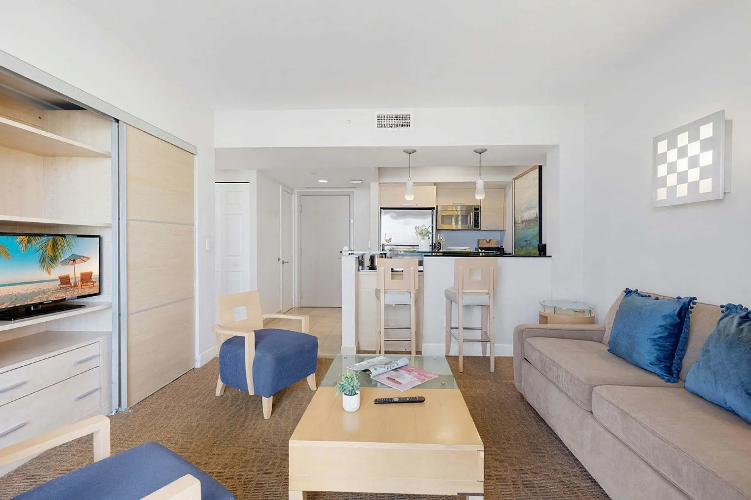 1 bed, 1.0 bath, 678 sqft, $3,797 — Photo 2
