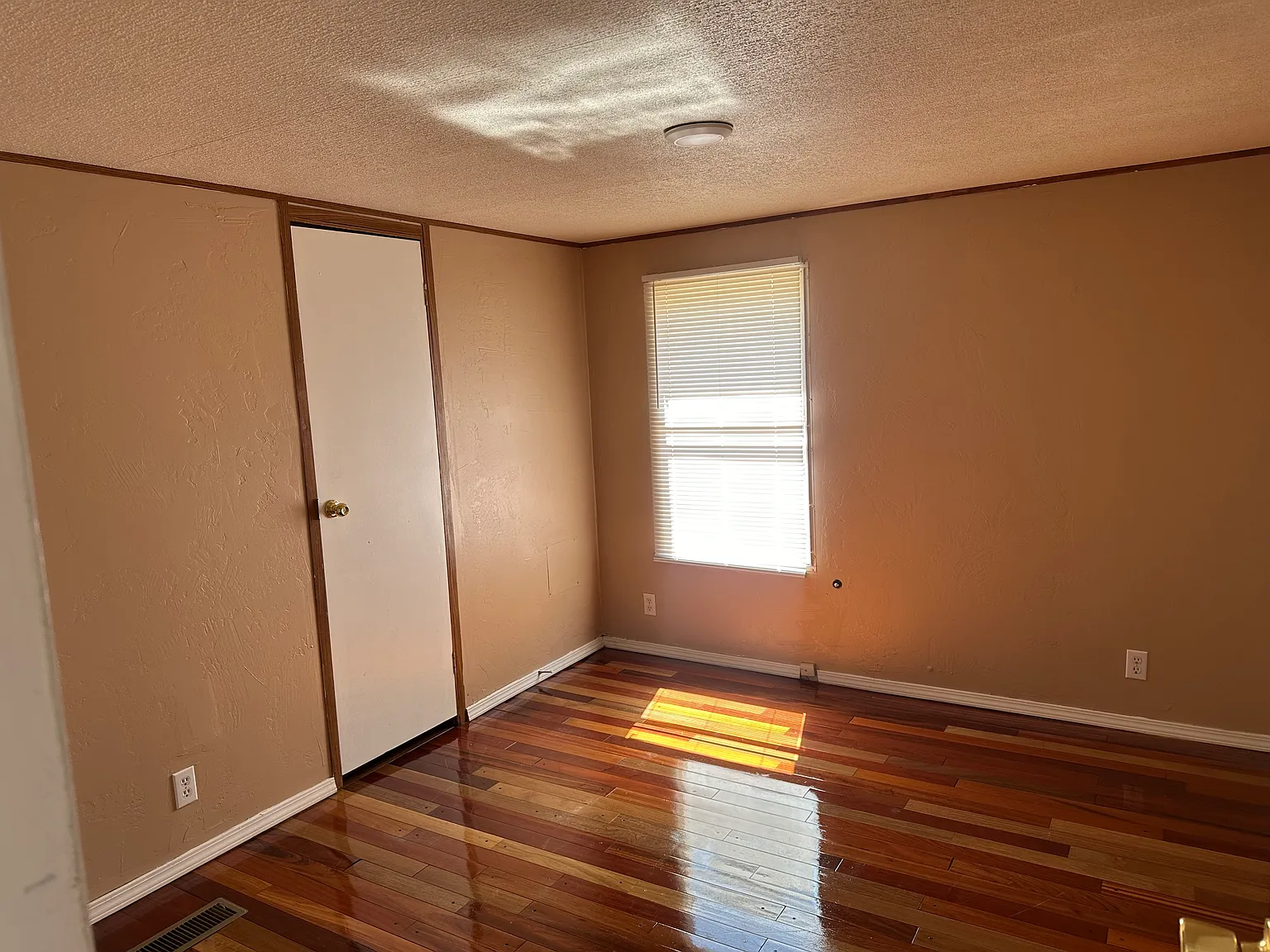2 bed, $950 — Photo 3