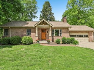 445 Walters Rd, Chagrin Falls, OH 44022