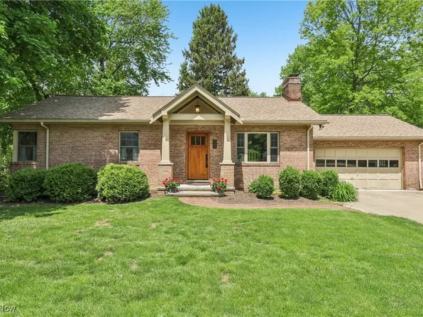 445 Walters Rd, Chagrin Falls, OH 44022