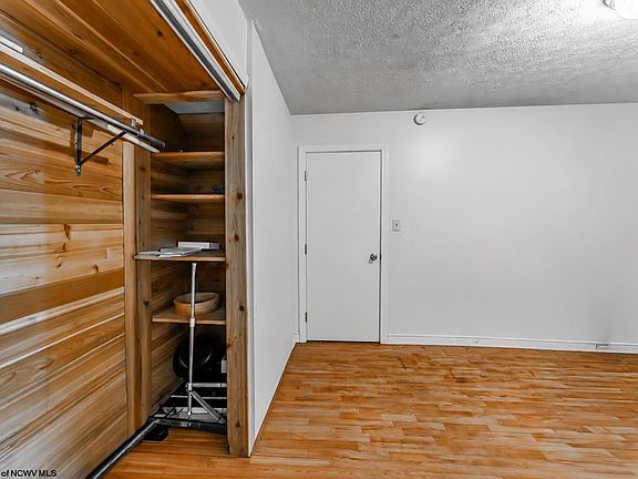 5th image of 899 Tremont St