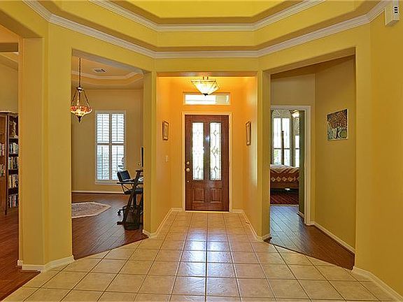 The home impresses right from the beginning with the foyer.