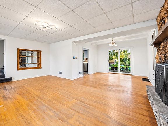 5th image of 518 W Main St