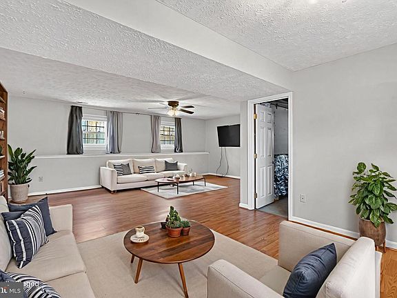 4th image of 467 Oakton Rd