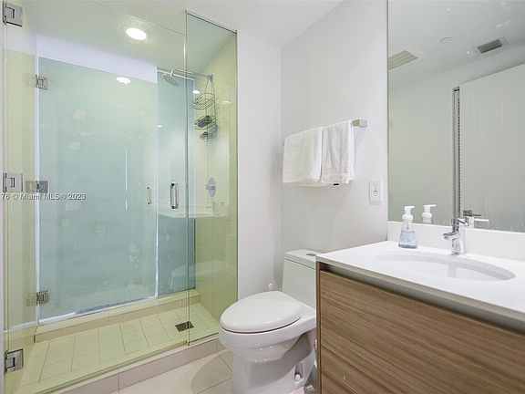 5th image of 121 NE 34th St Unit 1706A