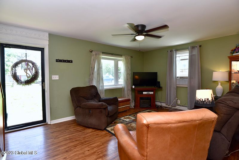 5th image of 1021 Horvath Street