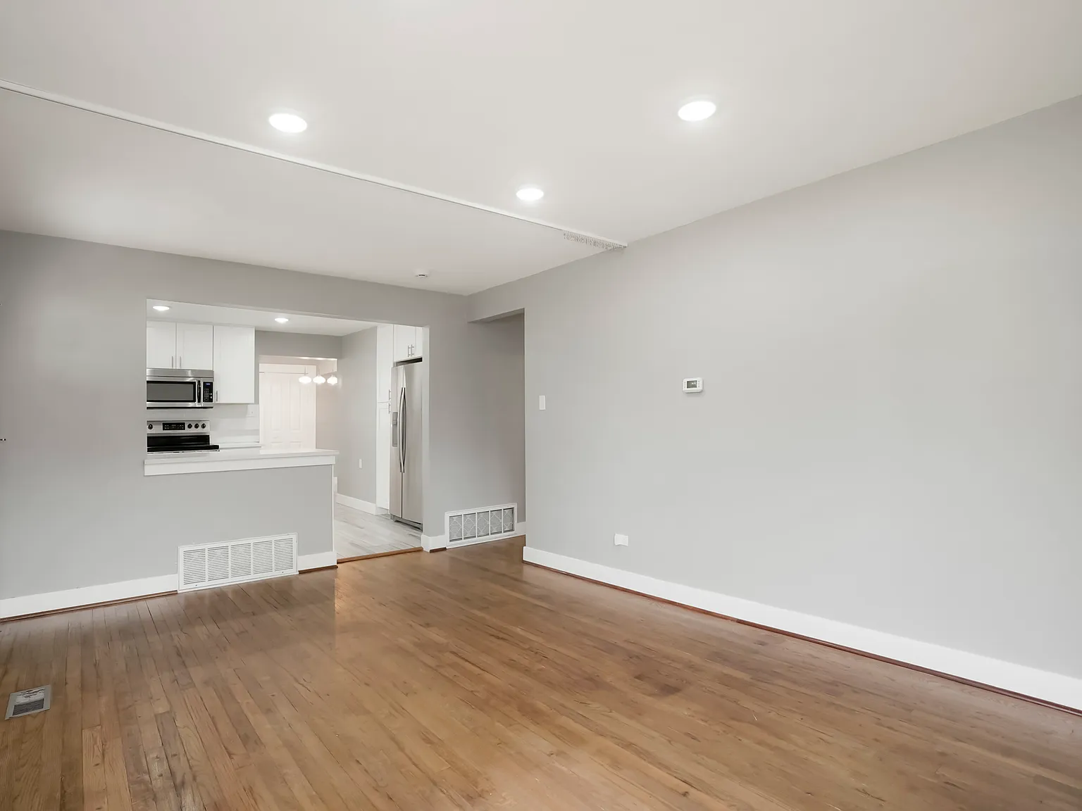 2 bed, 1034 sqft, $2,500 — Photo 3