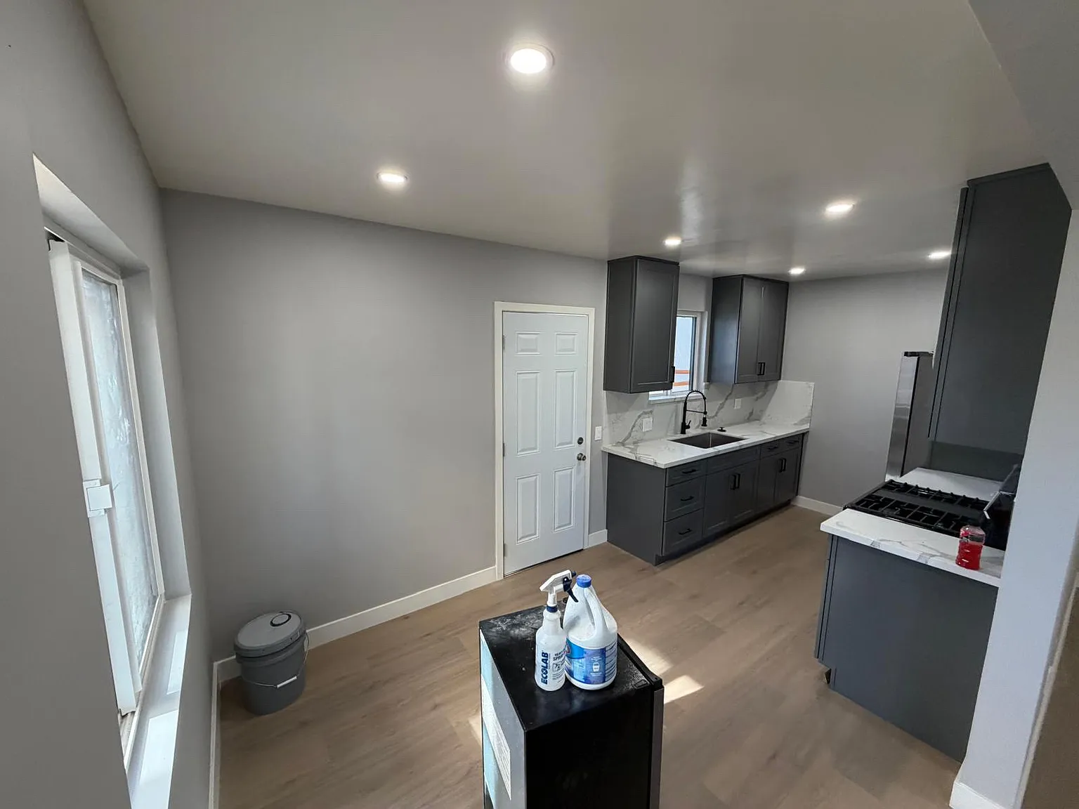 2 bed, 1000 sqft, $2,399 — Photo 4