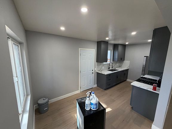4th image of 15252 Gresham St #3