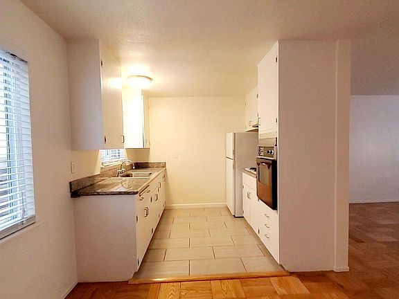 2nd image of 1915 Murchison Dr APT 1