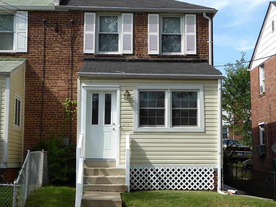 644 Faraday Place NE