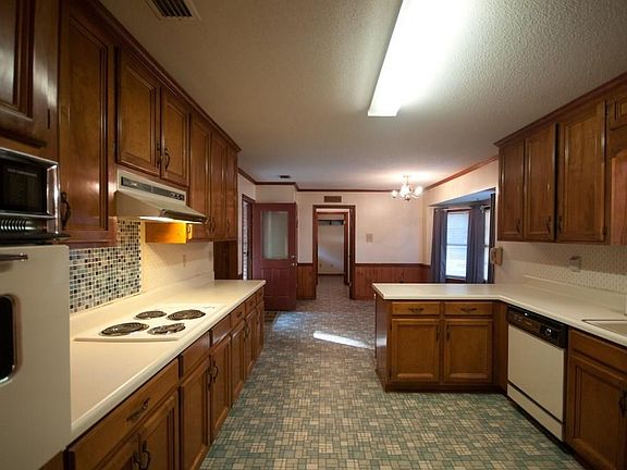 Large eat-in kitchen with plenty of light