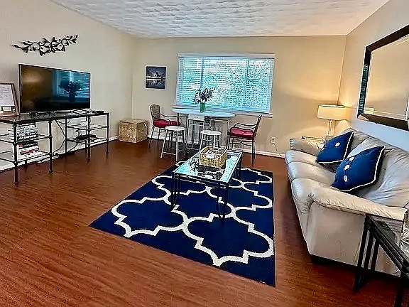 1 bed, 850 sqft, $1,700 — Photo 1