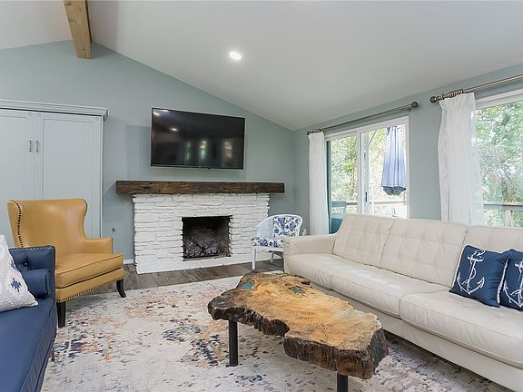 4th image of 8625 White Oak Dr