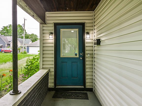 3rd image of 818 N Keystone Ave