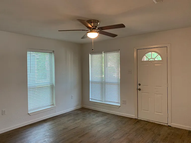 3901 Bois D Arc St — Photo 6