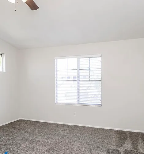 2203 S Harper Photo 1