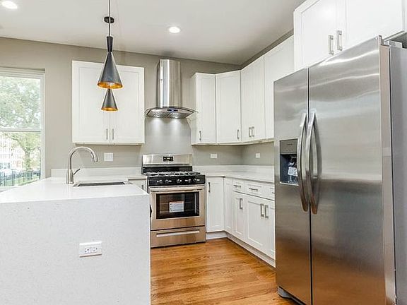 5th image of 4735 S Michigan Ave #3