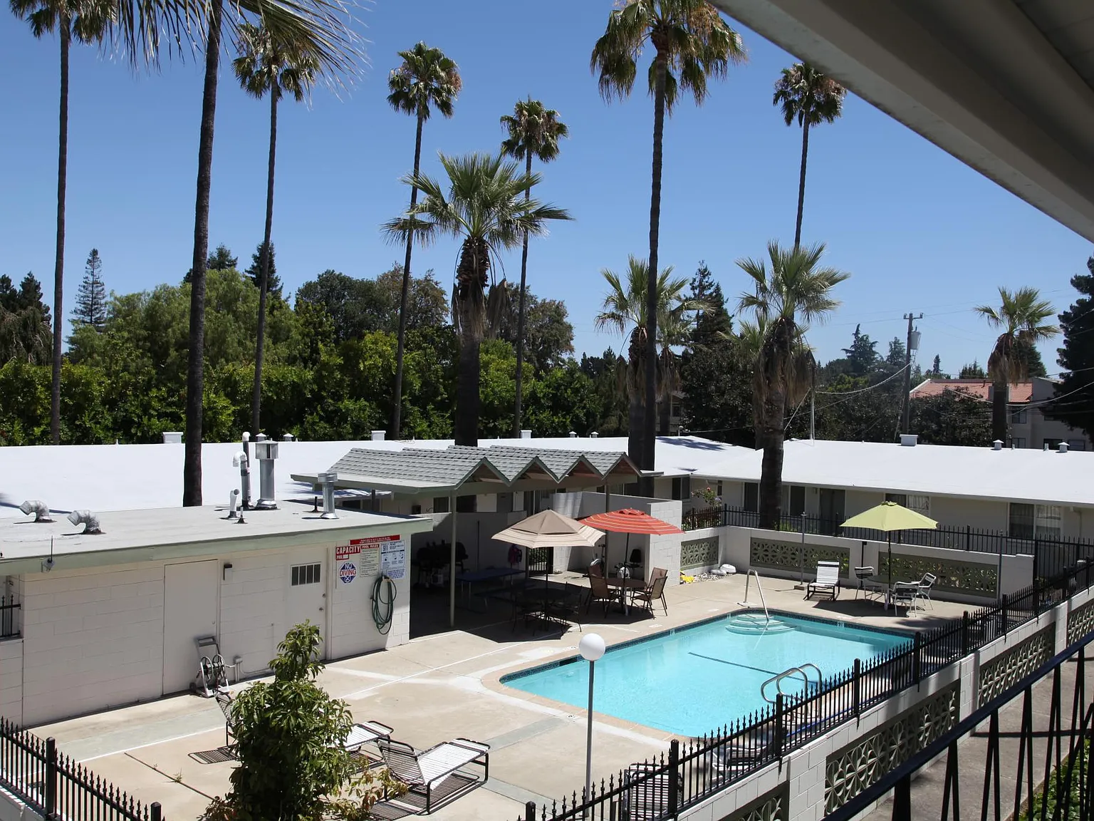 Fernmar Apartments — Photo 1