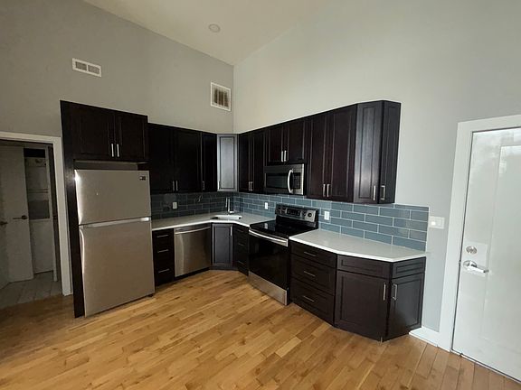 4th image of 1519 W Girard Ave #305