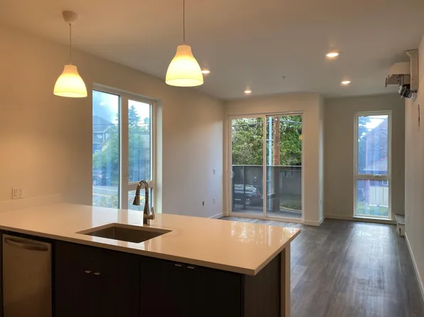 2000 SE Tacoma St #9, Portland, OR 97202