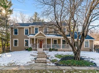 331 E Winchester Rd, Libertyville, IL 60048