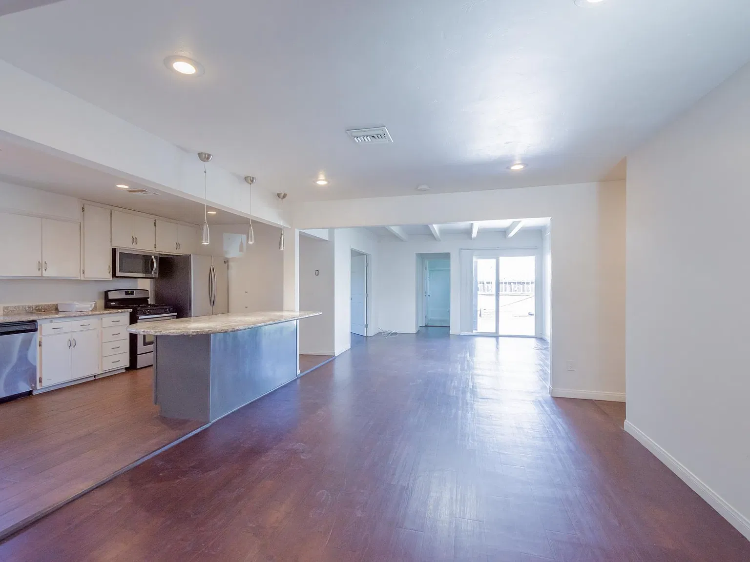 8 bed, 2200 sqft, $12,000 — Photo 3