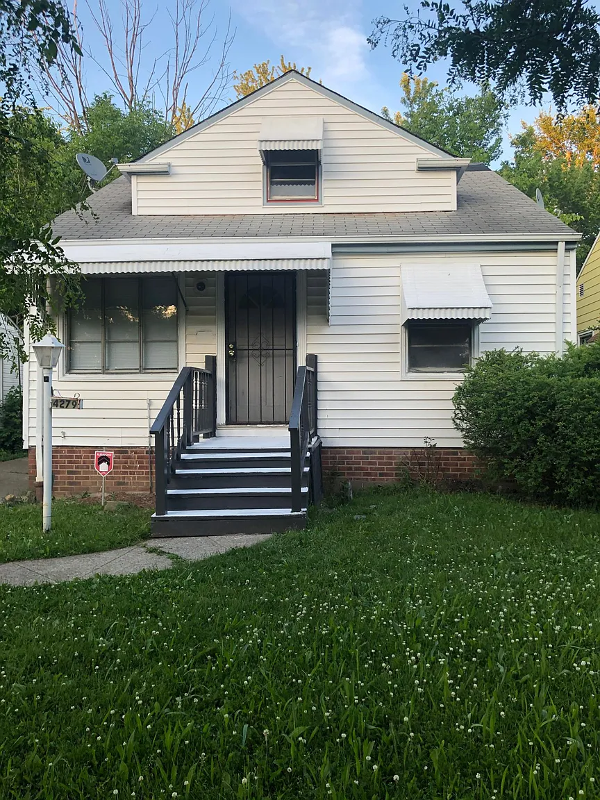 4279 E 163rd St photo 1