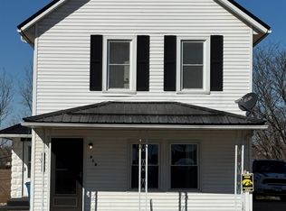 313 E 1st Ave, Cascade, IA 52033