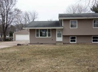 242 Southcrest Dr, Waterloo, IA 50702