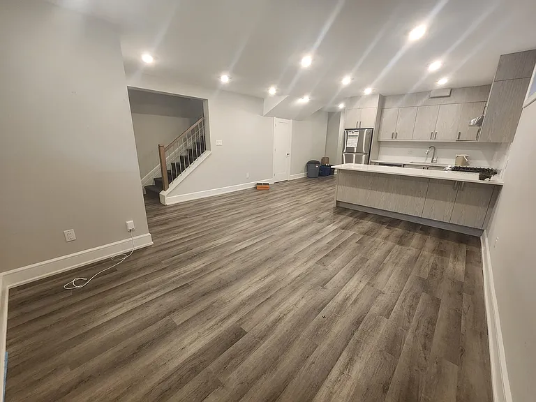 341 Tweedsmuir Ave #D — Photo 6