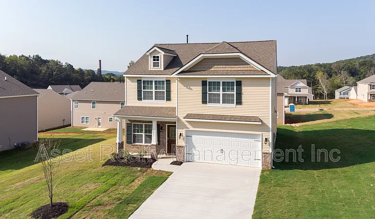 4831 Birchcrest Ln — Photo 3