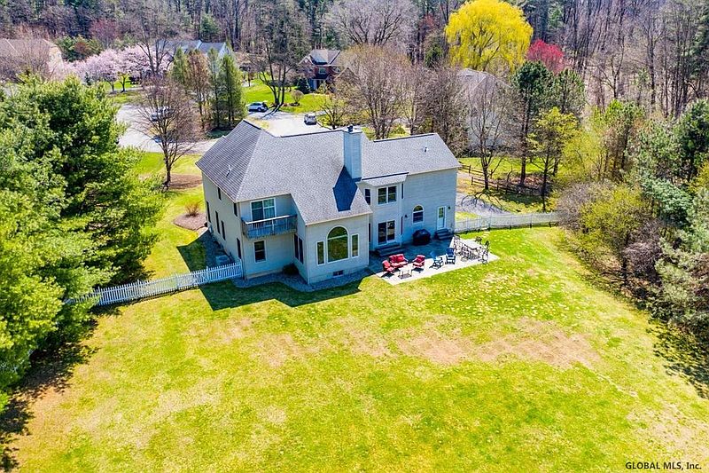 3rd image of 319 PAPA Place