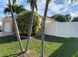 41 Buxton Ln, Boynton Beach, FL 33426