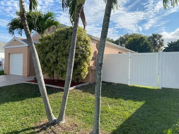 41 Buxton Ln, Boynton Beach, FL 33426