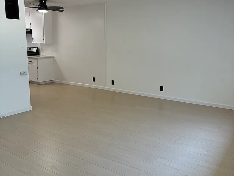 1250 N Kingsley Dr #104 — Photo 13