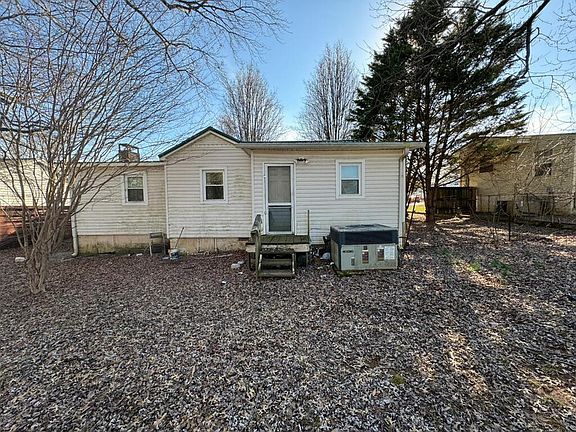 5th image of 1206 Phillips St SW