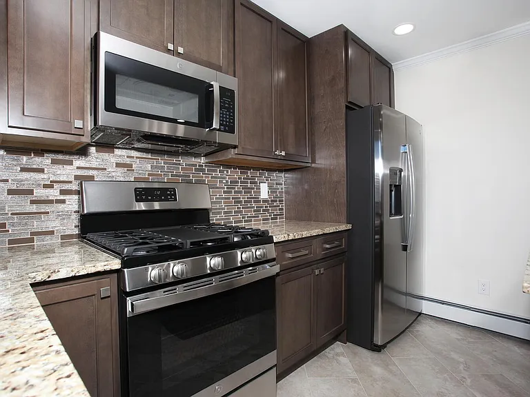 611 Kingsland Ave — Photo 29