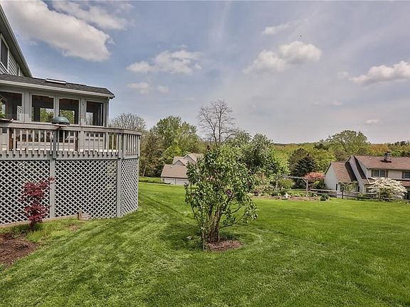 5th image of 10 Lawton Dr